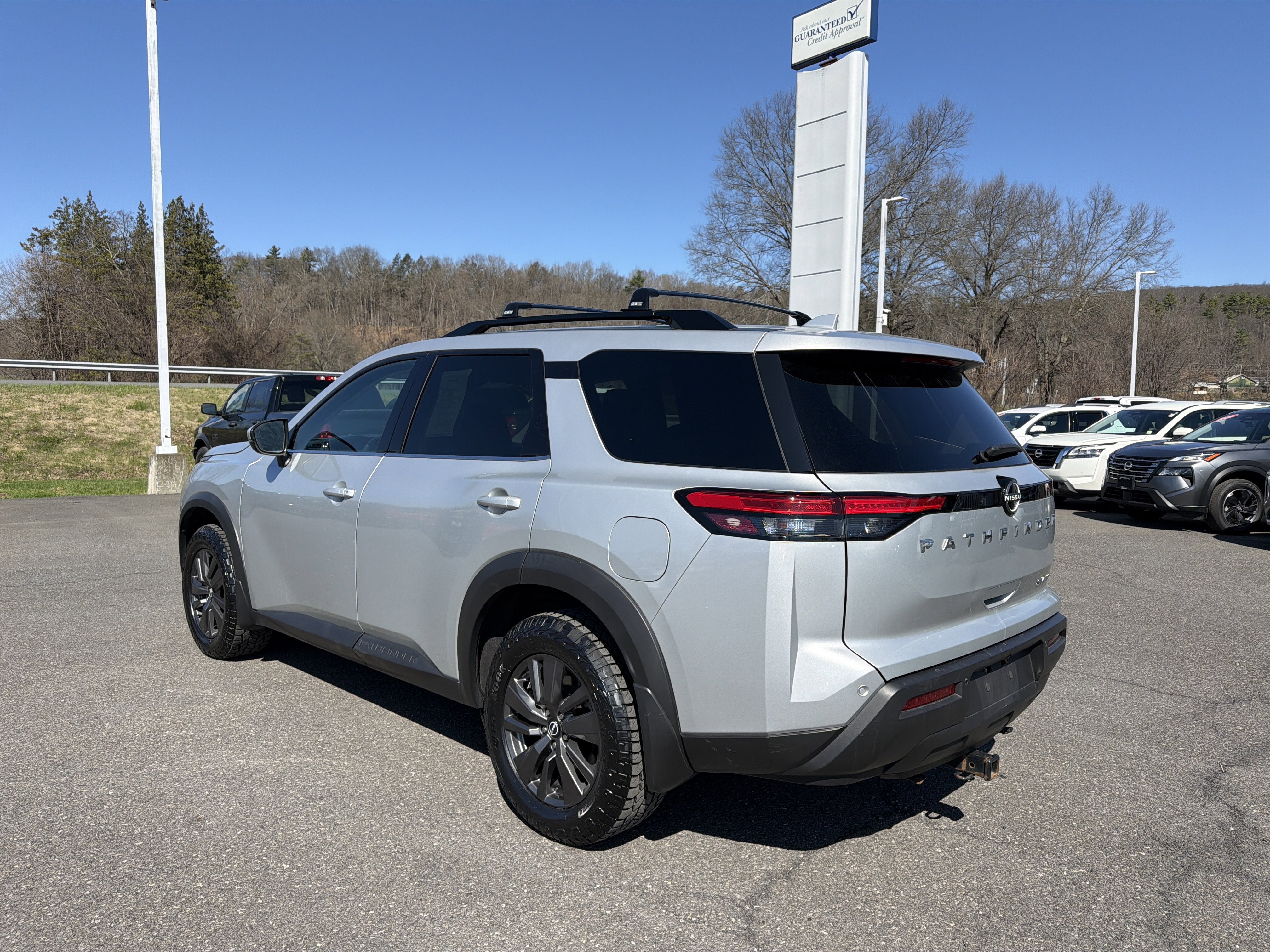 2022 Nissan Pathfinder SV