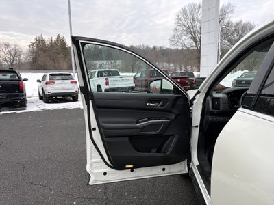 2022 Nissan Pathfinder SL