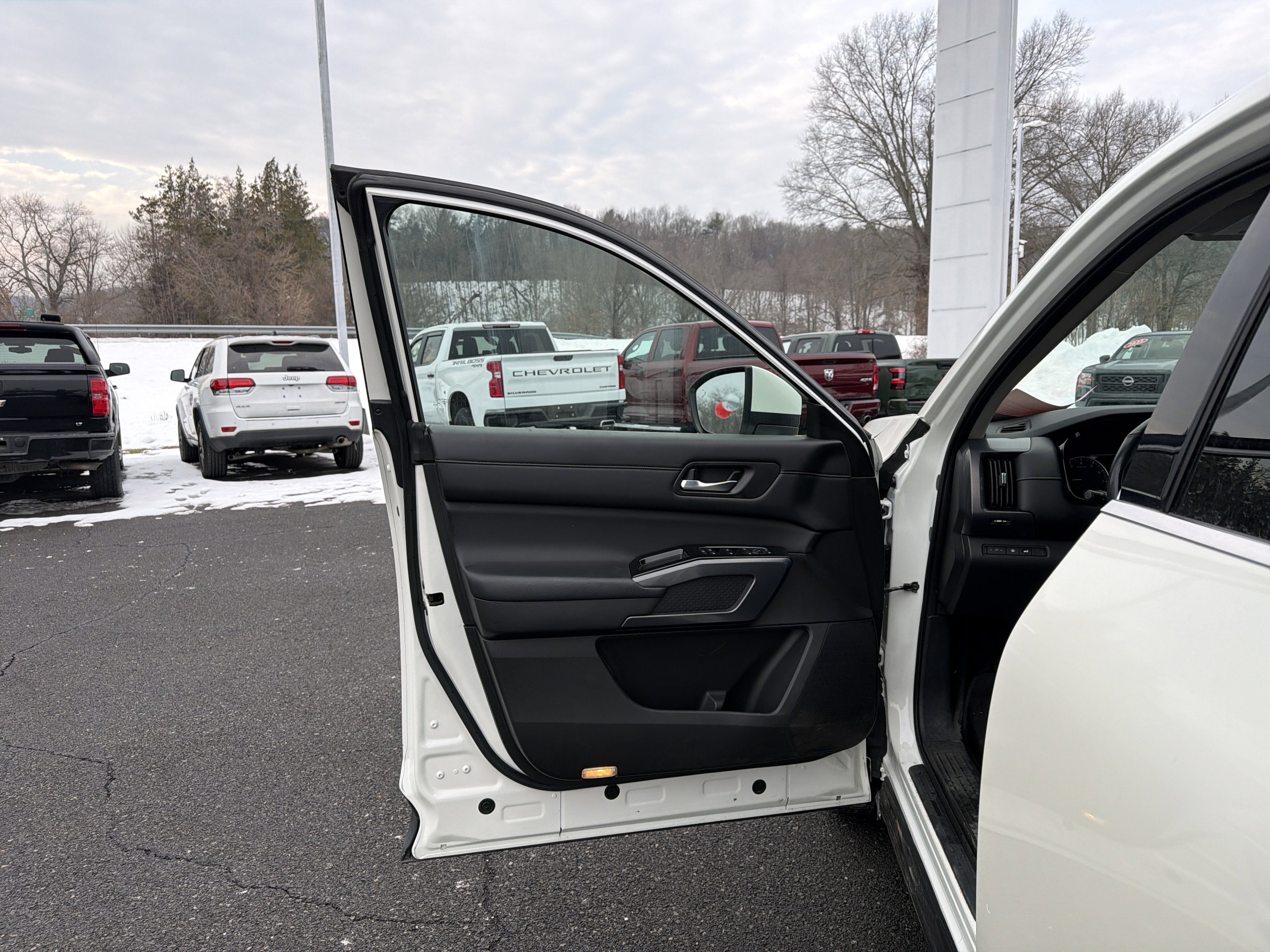 2022 Nissan Pathfinder SL