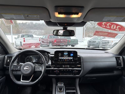 2022 Nissan Pathfinder SL