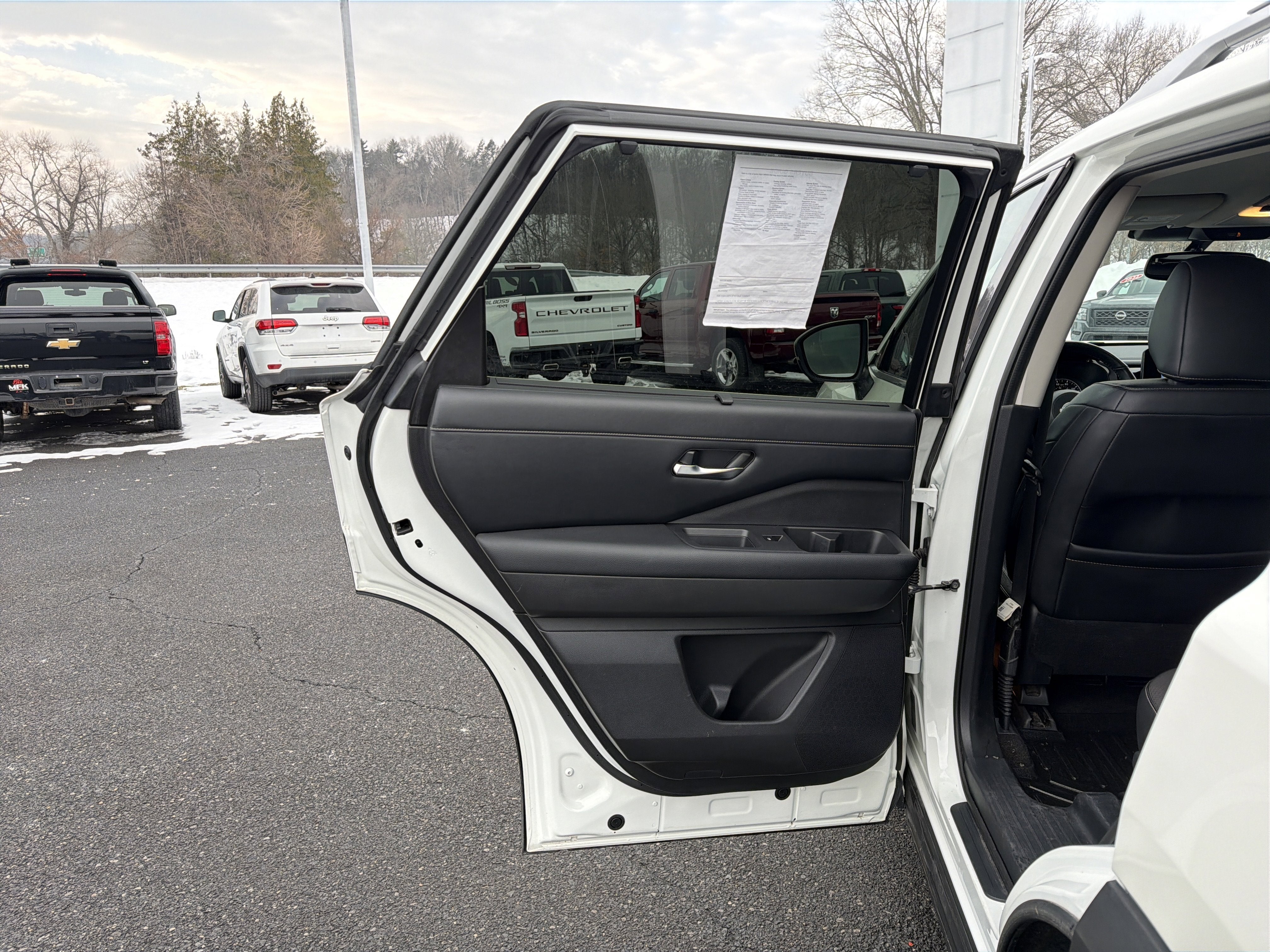 2022 Nissan Pathfinder SL