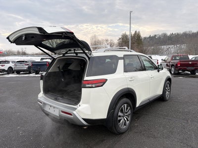 2022 Nissan Pathfinder SL