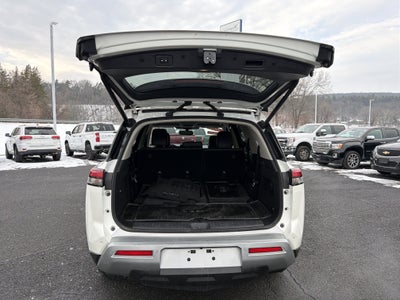 2022 Nissan Pathfinder SL