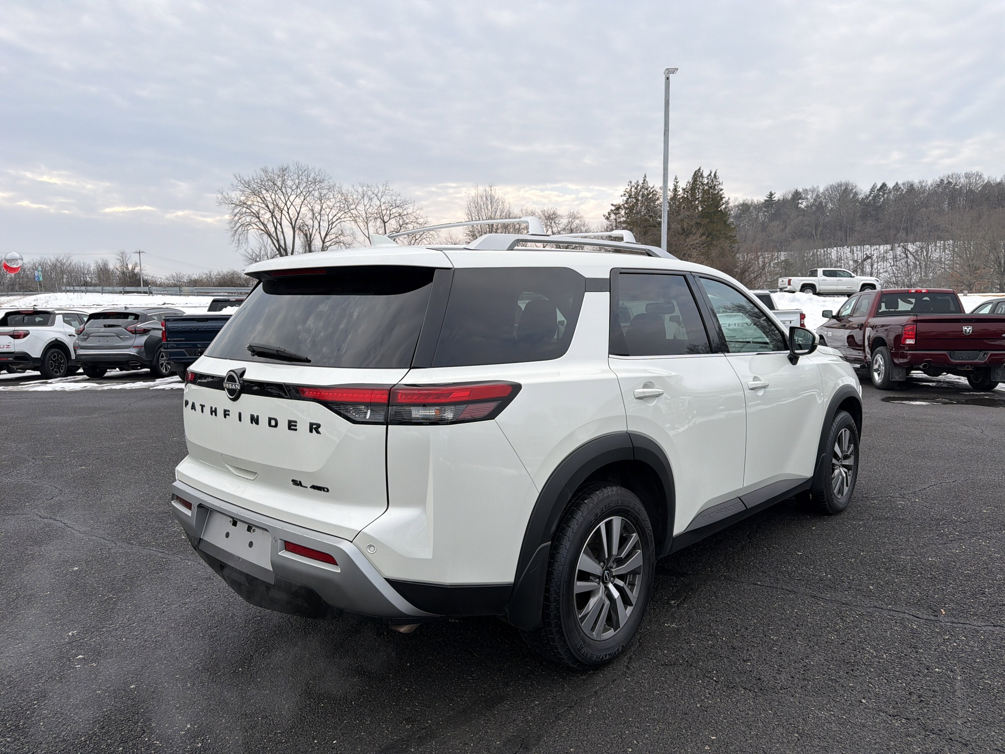 2022 Nissan Pathfinder SL