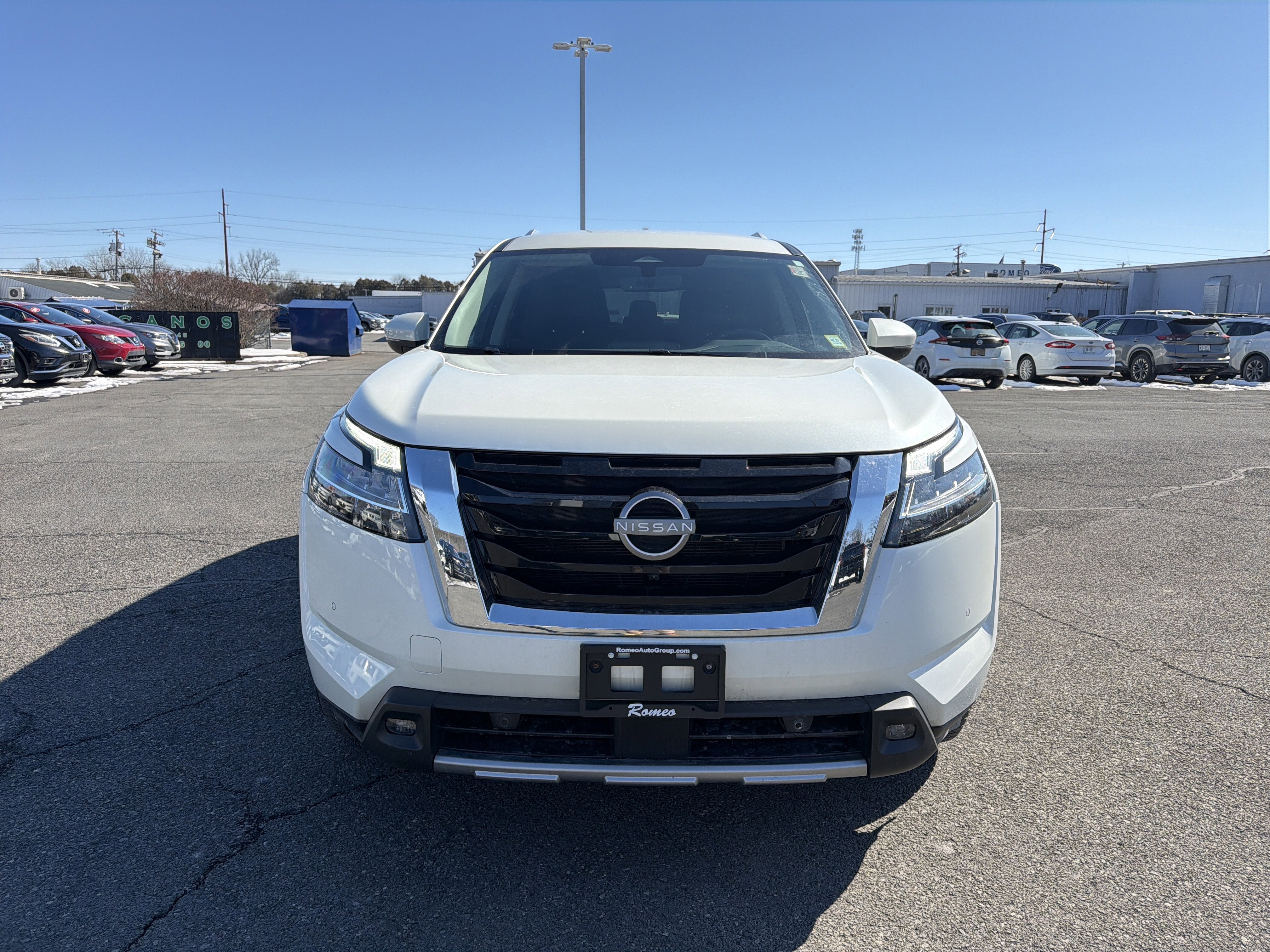 2023 Nissan Pathfinder SL