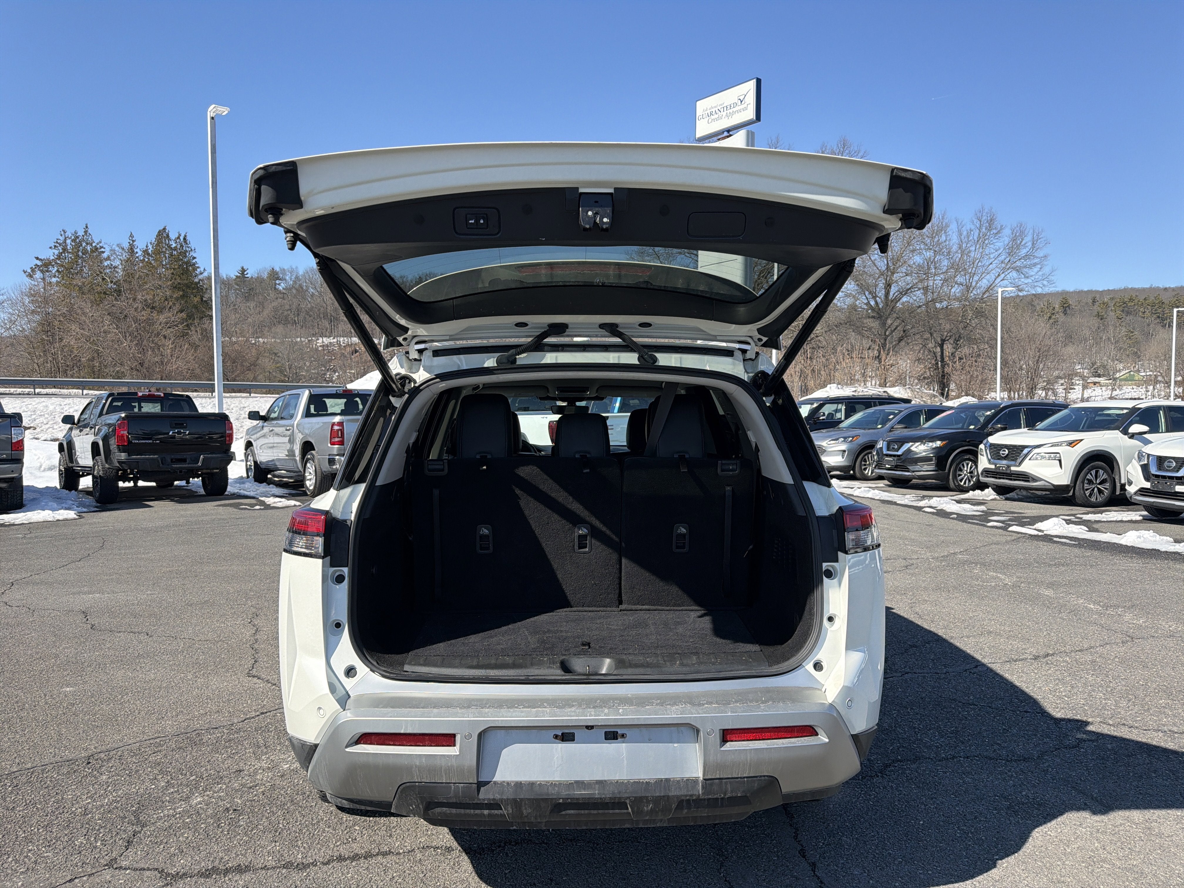 2023 Nissan Pathfinder SL