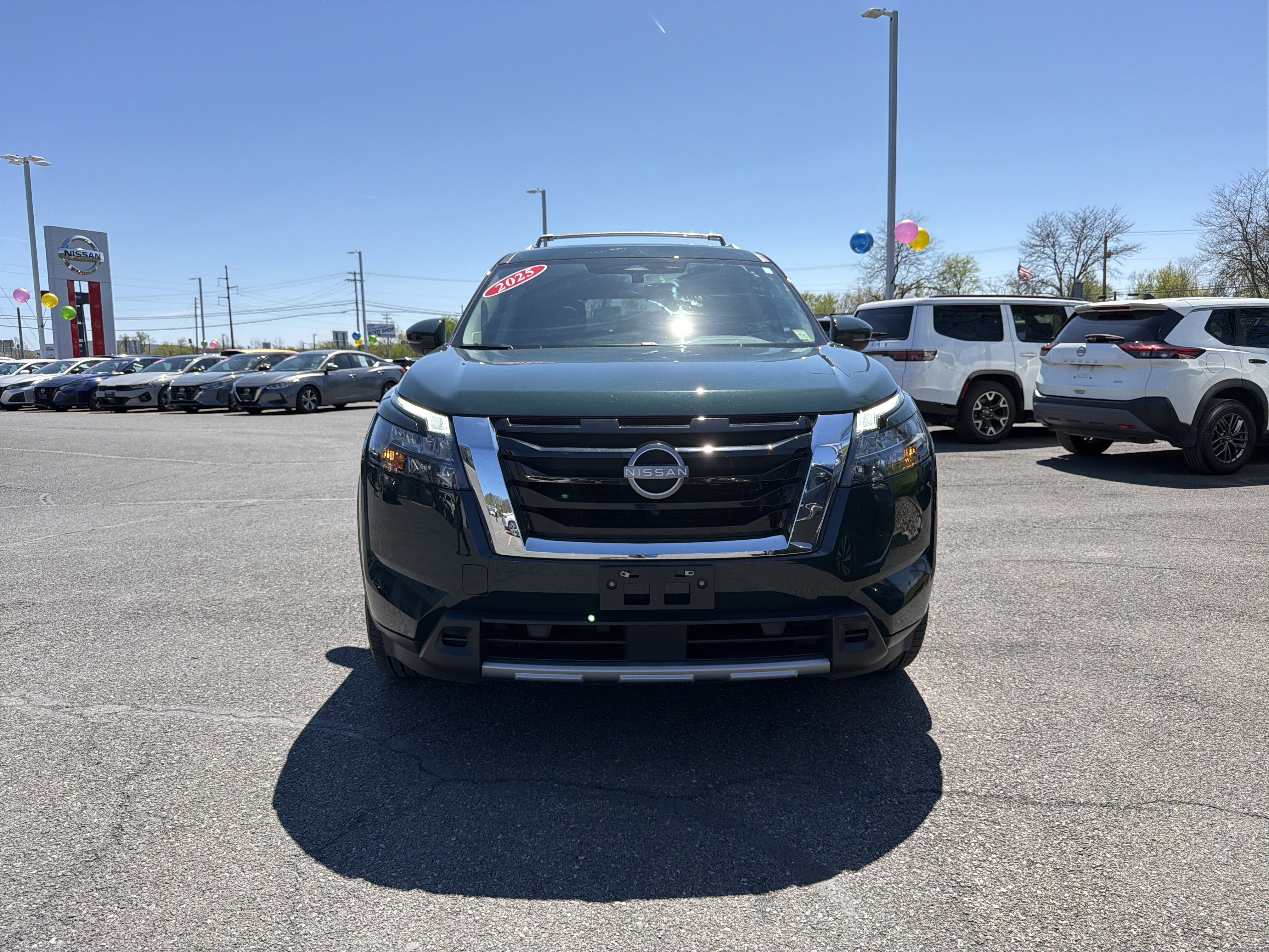 2025 Nissan Pathfinder SL