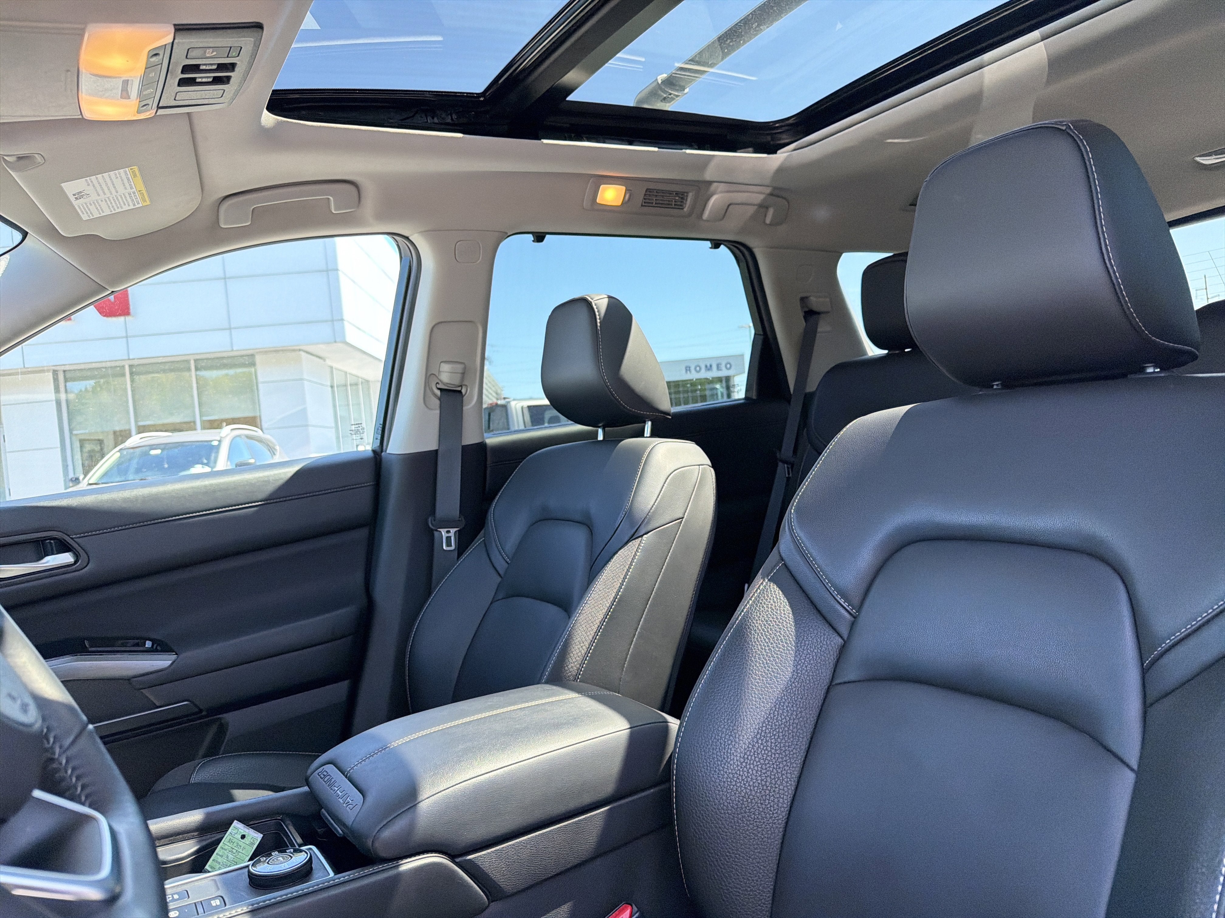 2025 Nissan Pathfinder SL