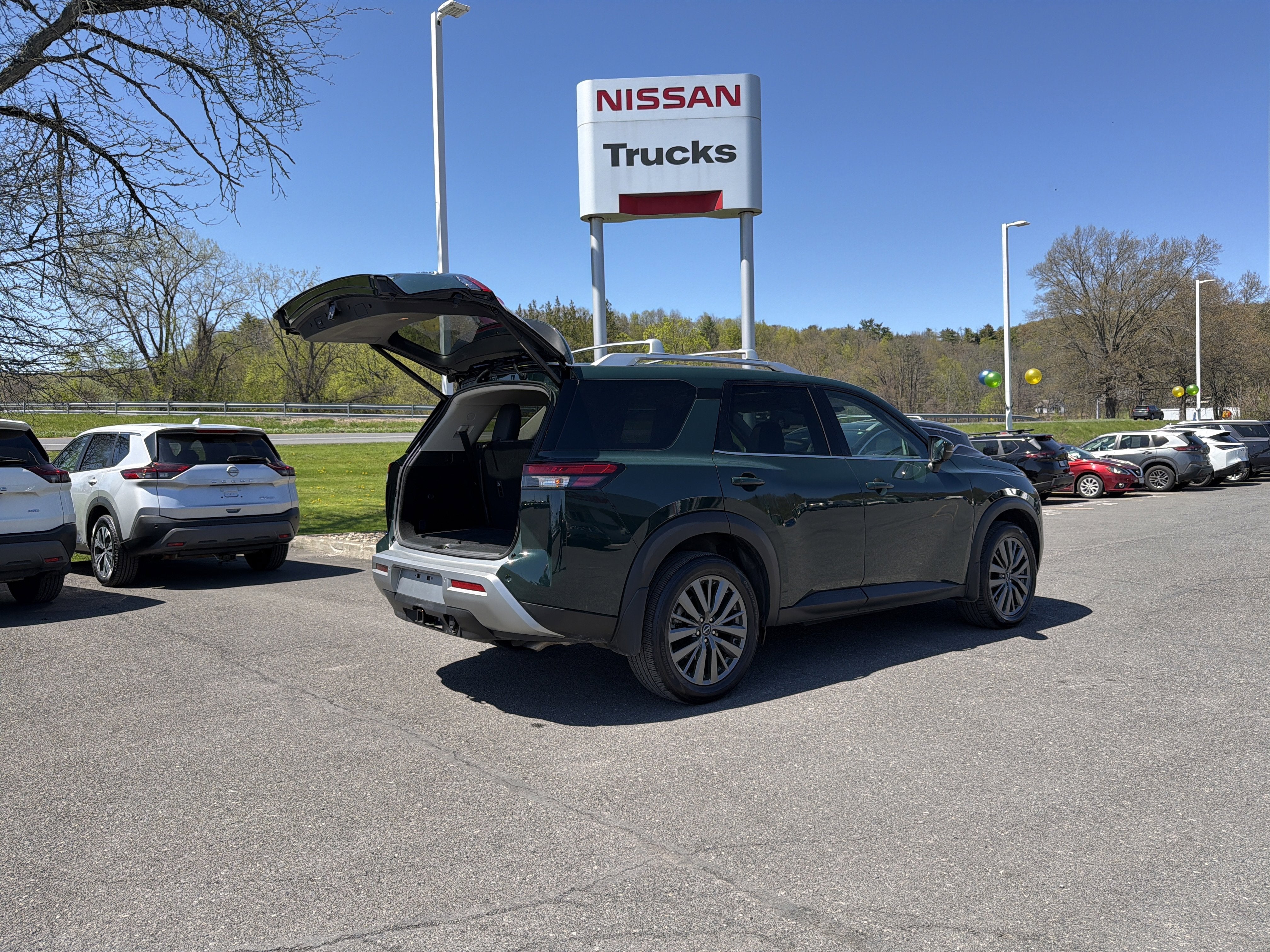2025 Nissan Pathfinder SL