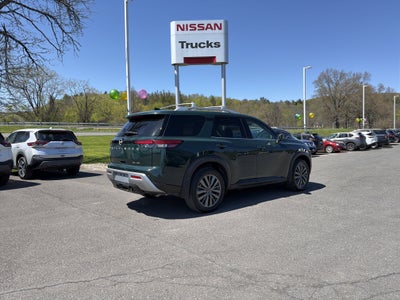 2025 Nissan Pathfinder SL