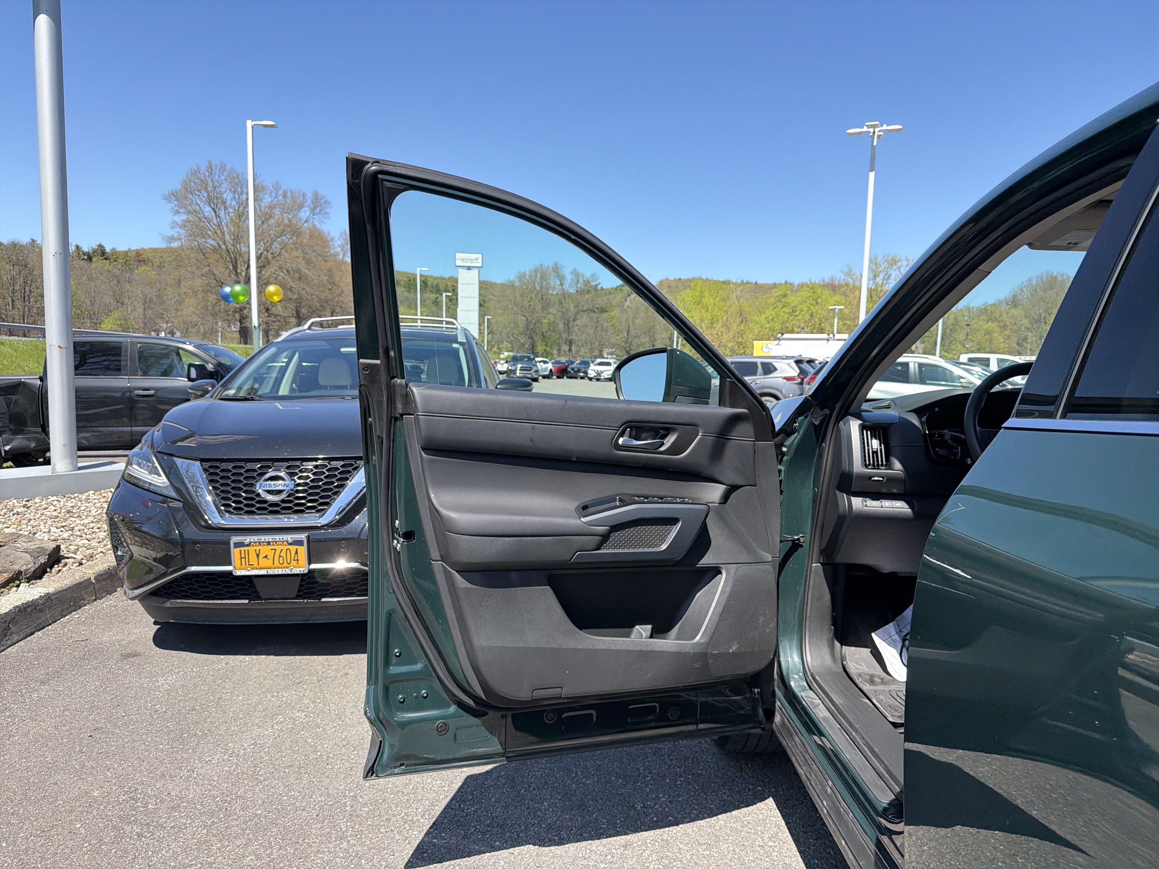 2025 Nissan Pathfinder SL