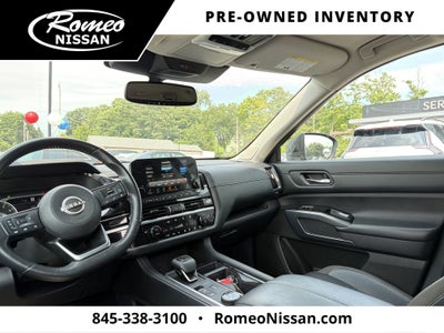 2022 Nissan Pathfinder SL
