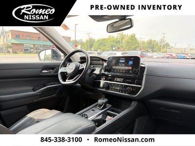 2022 Nissan Pathfinder SL