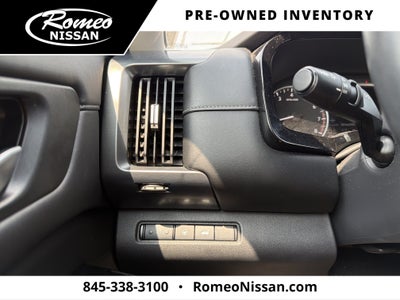 2022 Nissan Pathfinder SL