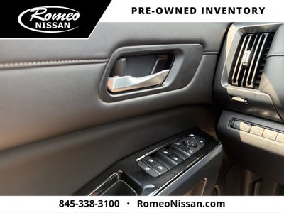 2022 Nissan Pathfinder SL