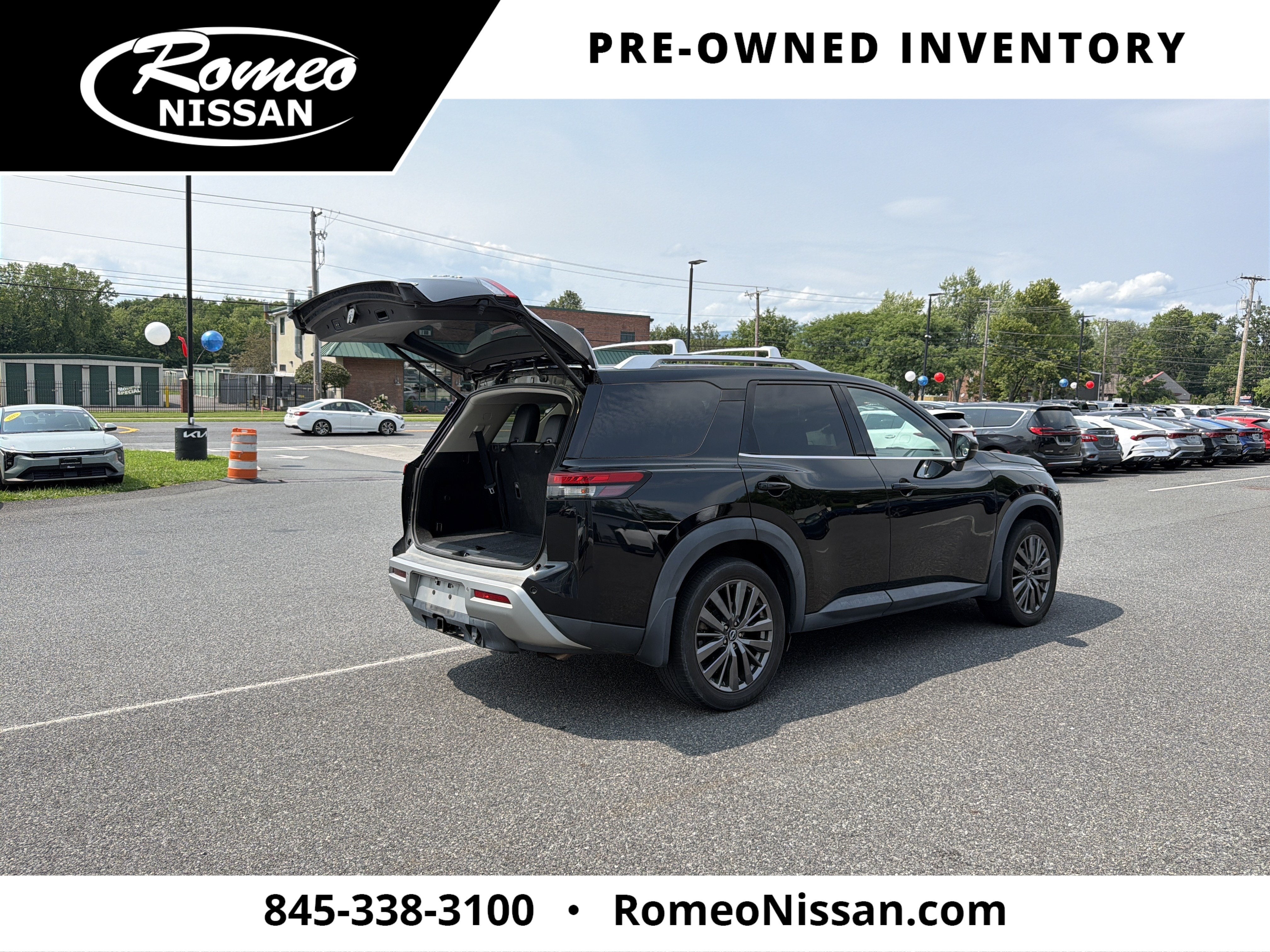 2022 Nissan Pathfinder SL