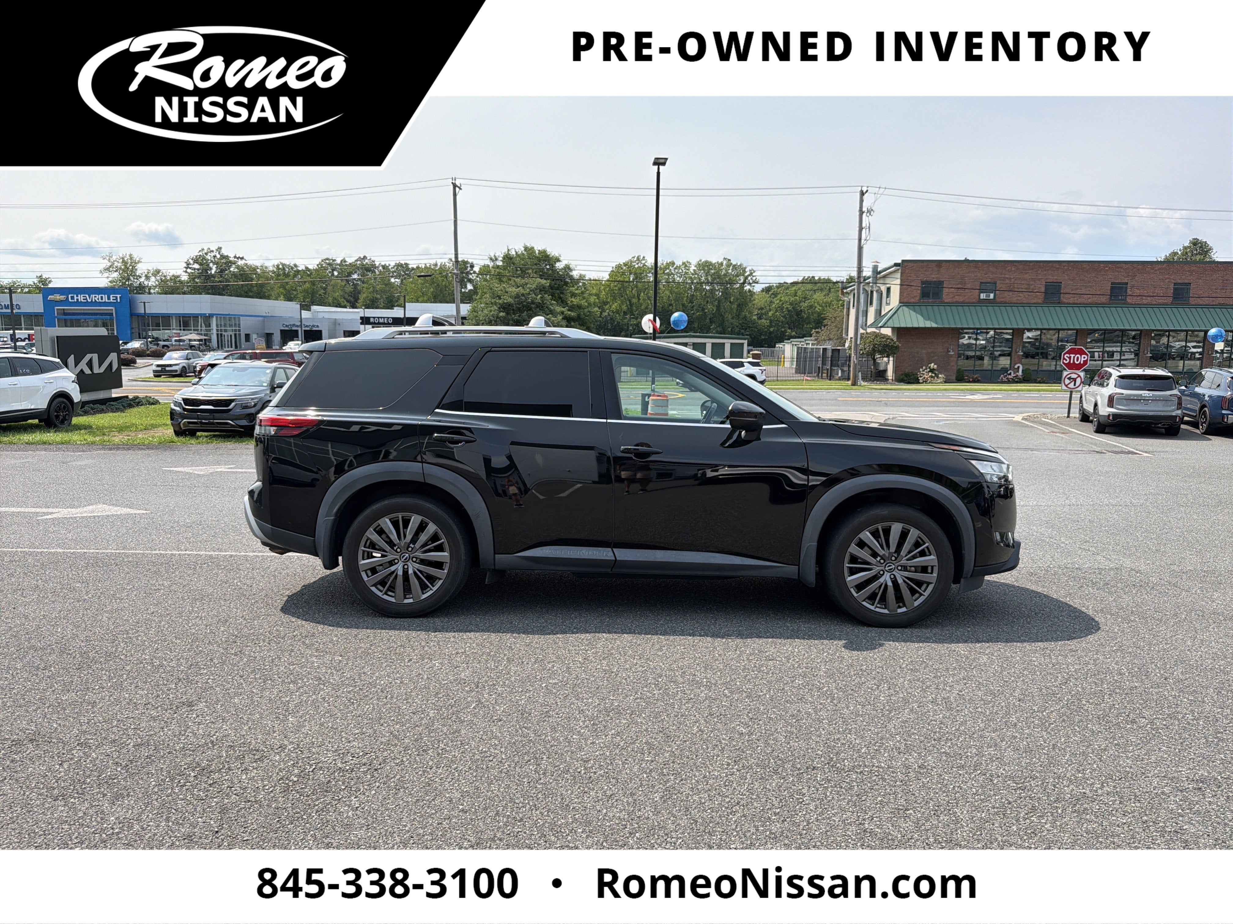 2022 Nissan Pathfinder SL