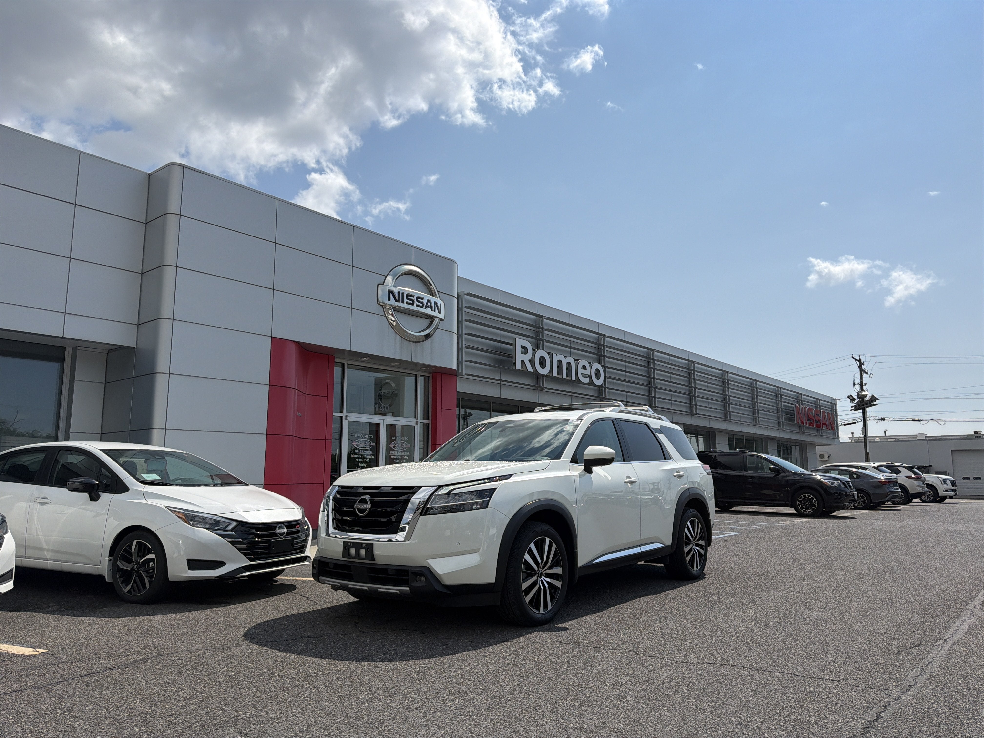 2023 Nissan Pathfinder Platinum