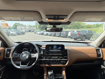 2023 Nissan Pathfinder Platinum