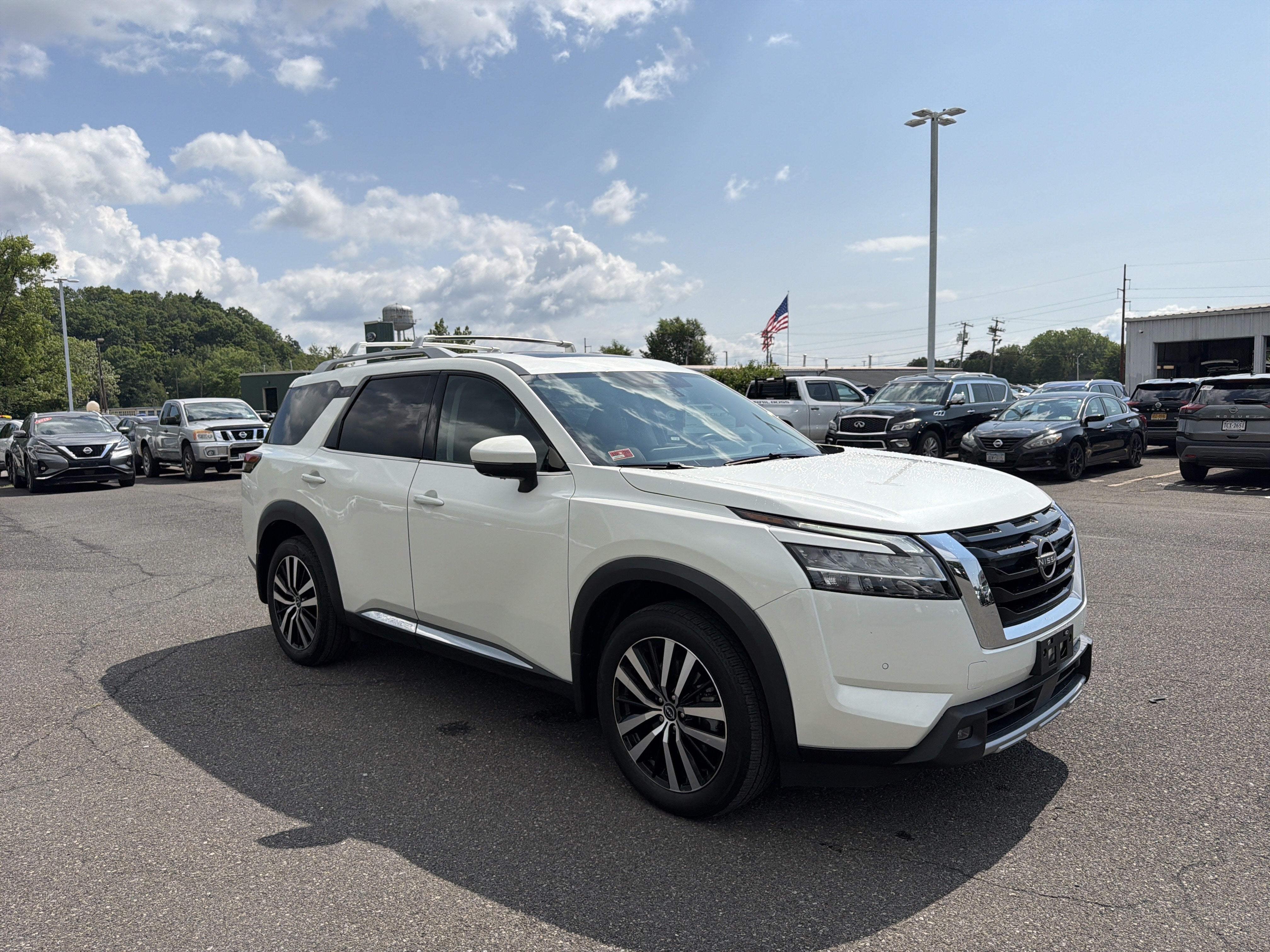 2023 Nissan Pathfinder Platinum