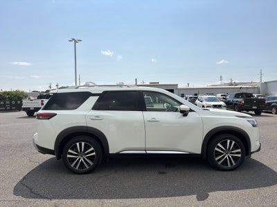 2023 Nissan Pathfinder Platinum