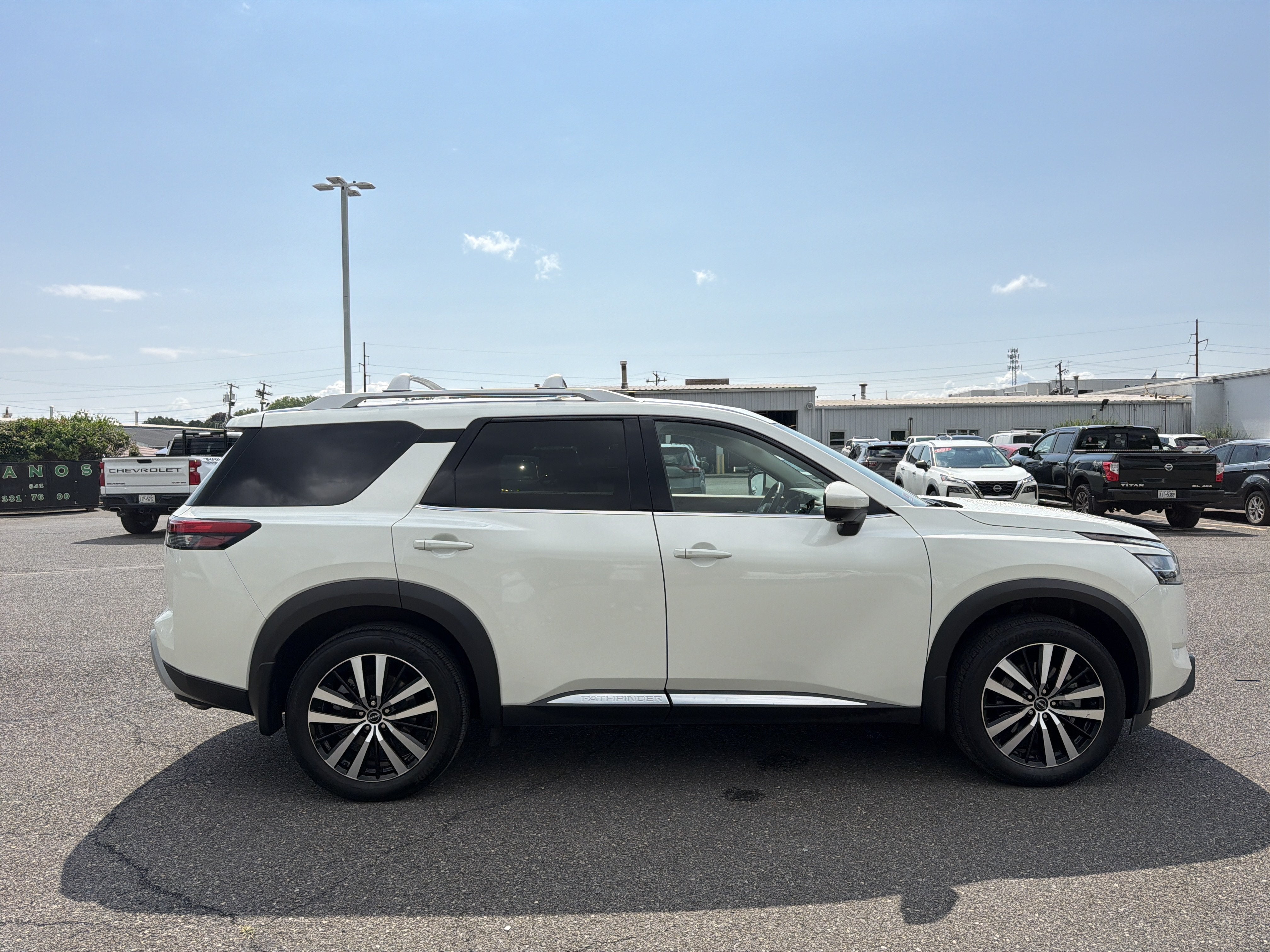 2023 Nissan Pathfinder Platinum