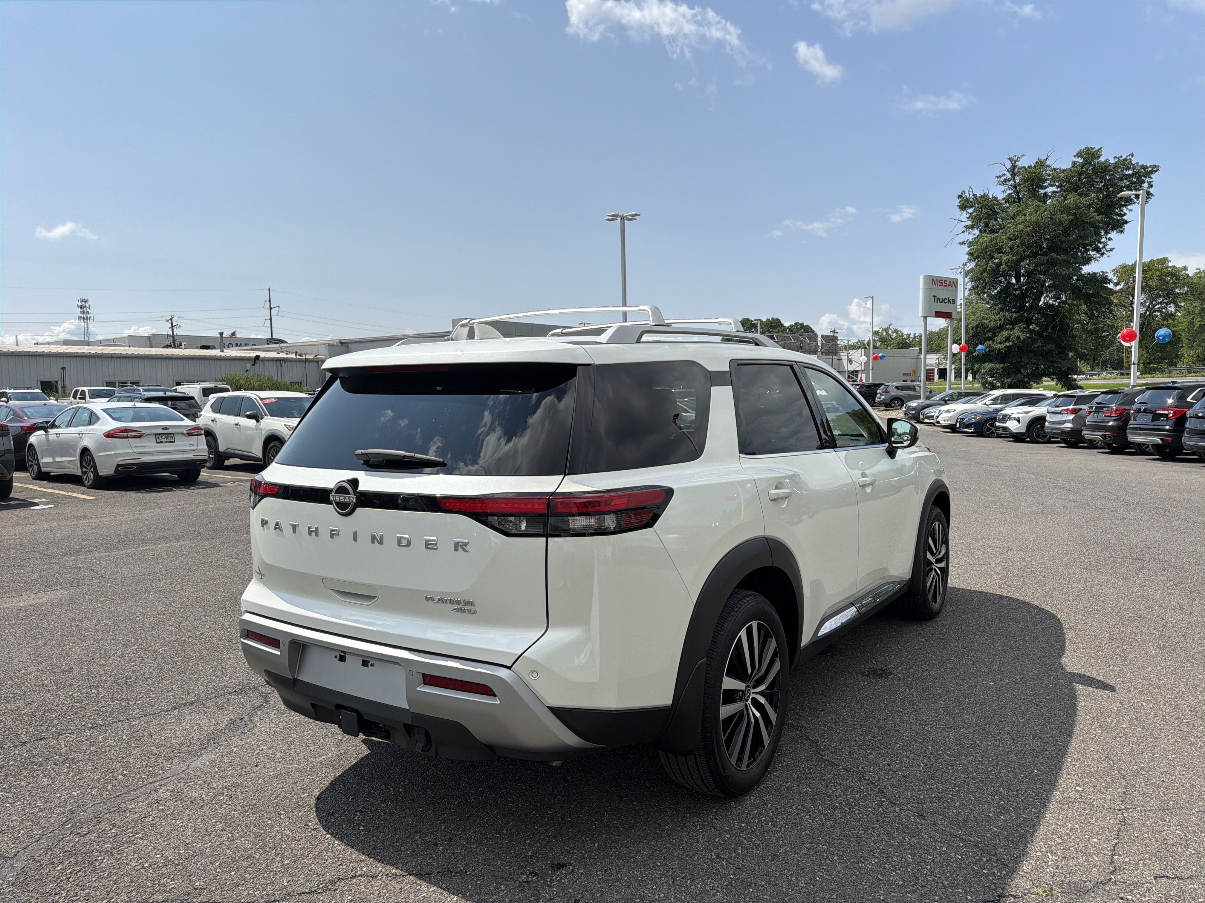 2023 Nissan Pathfinder Platinum