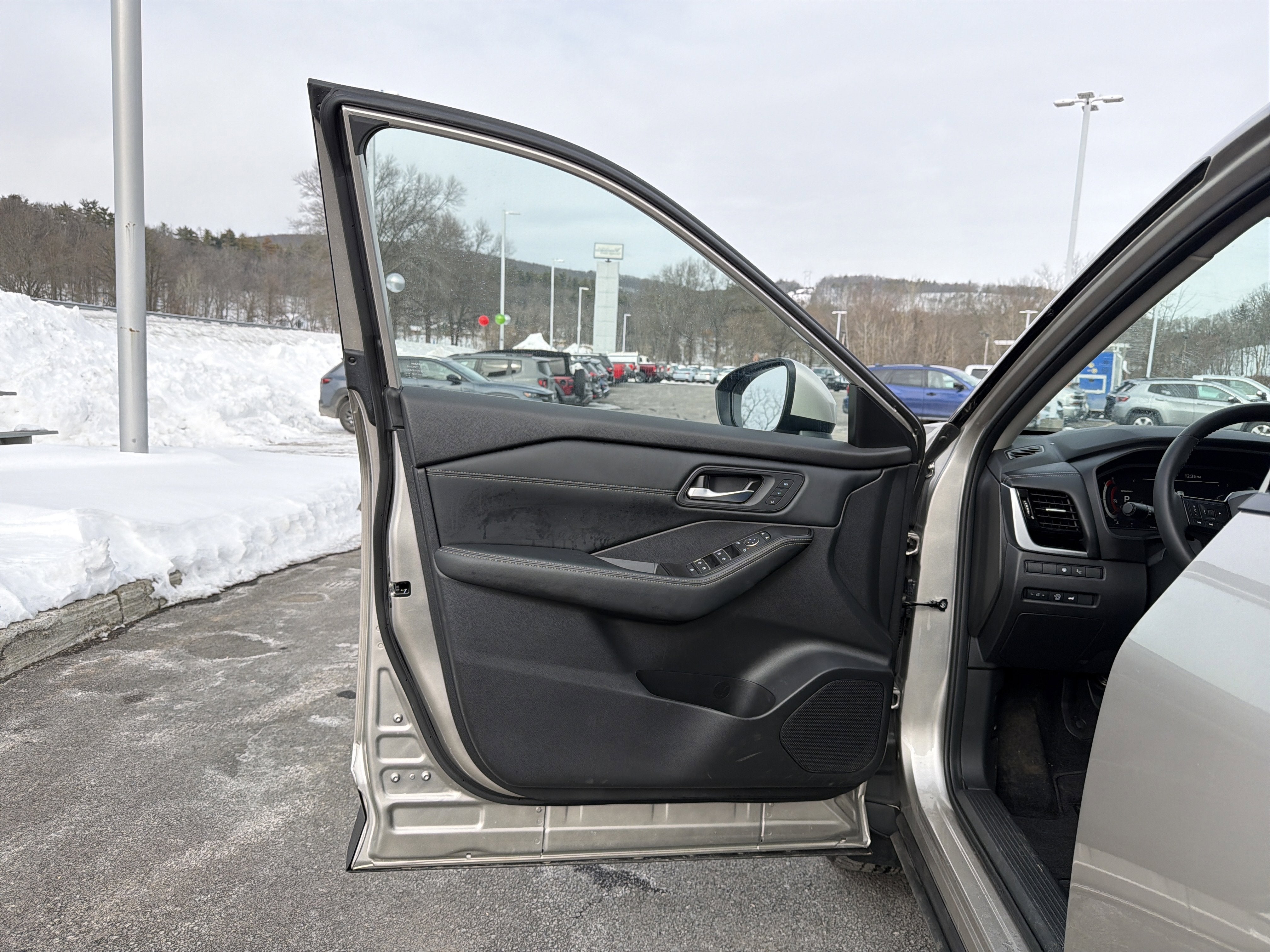2025 Nissan Rogue SL