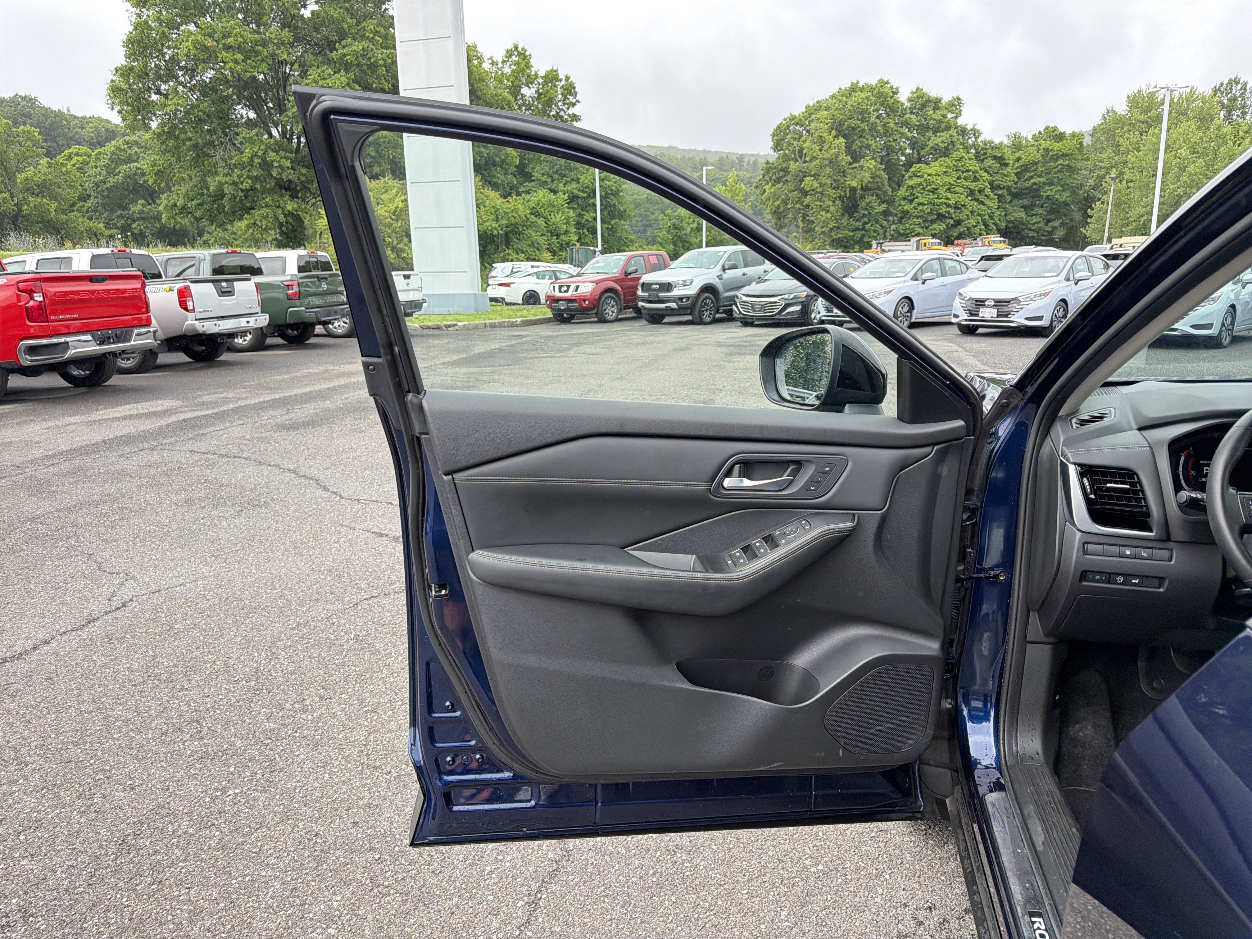 2025 Nissan Rogue SL