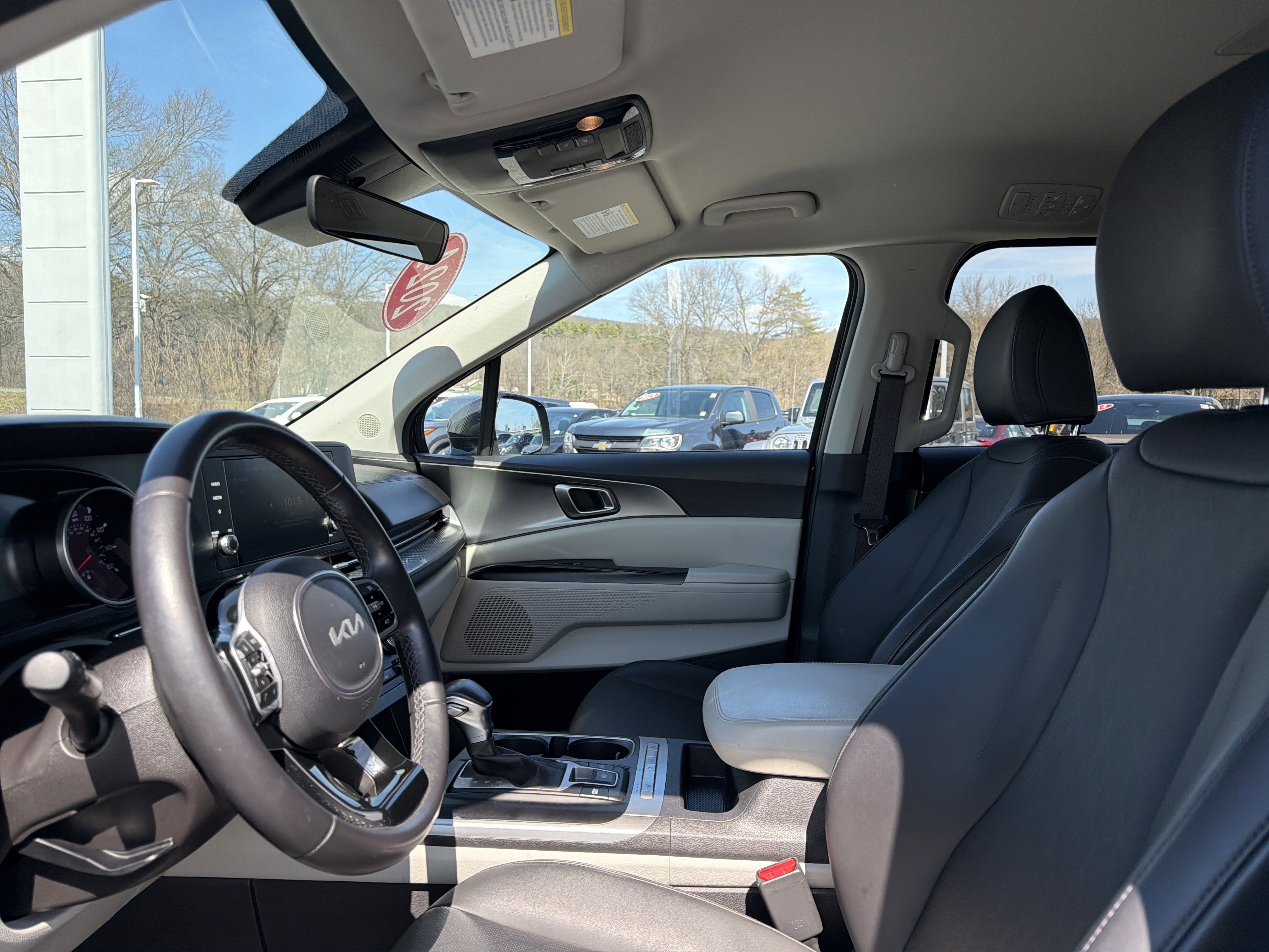 2024 Kia Carnival LX