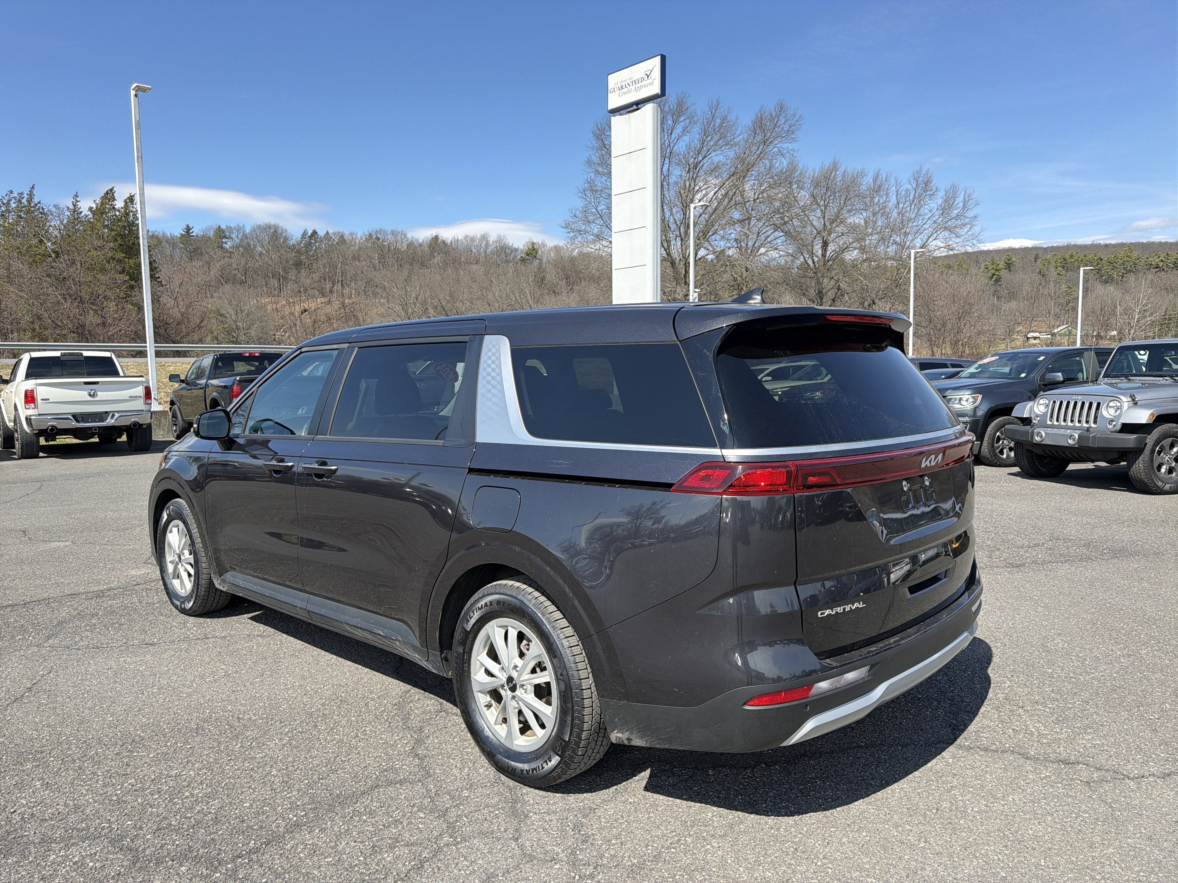 2024 Kia Carnival LX