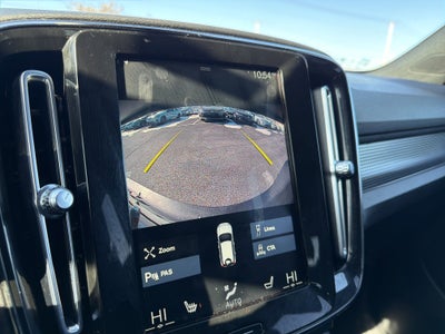 2021 Volvo XC40 R-Design