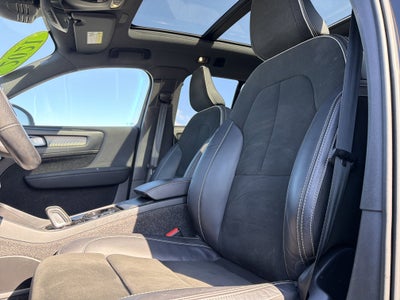 2021 Volvo XC40 R-Design